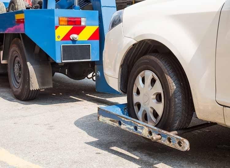 Towing in Malaysia - How Much Does It Cost? | CARPUT